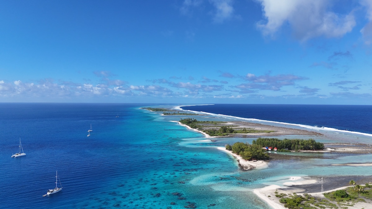 Blick auf das Atoll – Französisch Polynesien